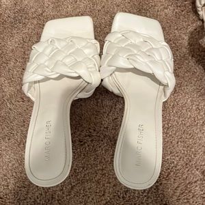 Marc fisher white kitten heel Size 8